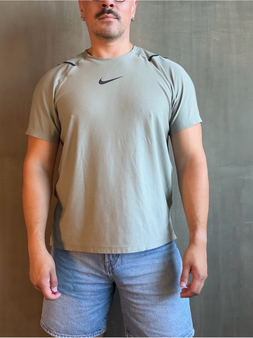 Nike Pro Dri-FIT Men’s Training Shirt Sage Green Black Size Large